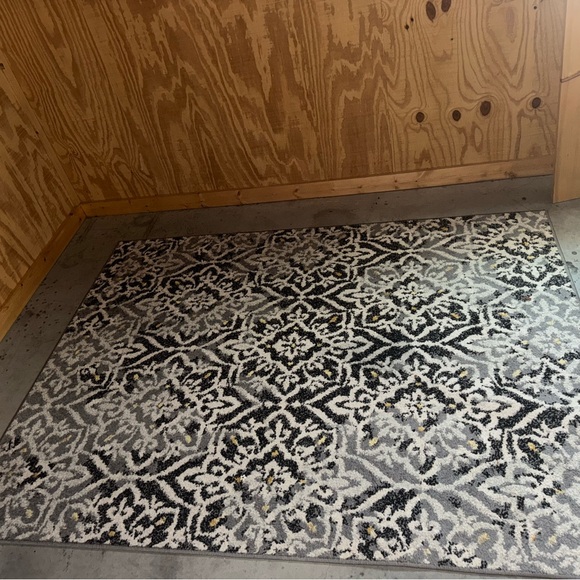 Gray and Black Patterned Area Rug - Picture 4 of 4